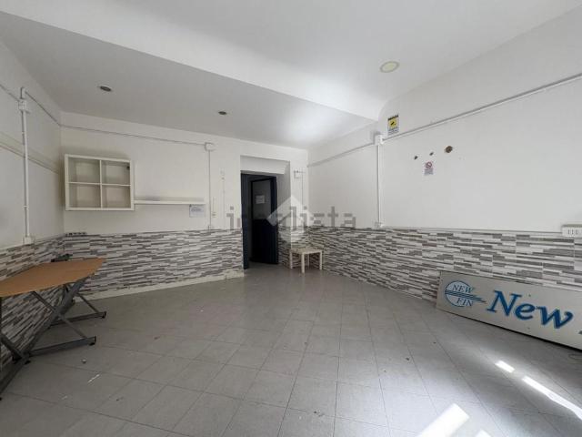 Locale Commerciale in affitto a Qualiano, Campania