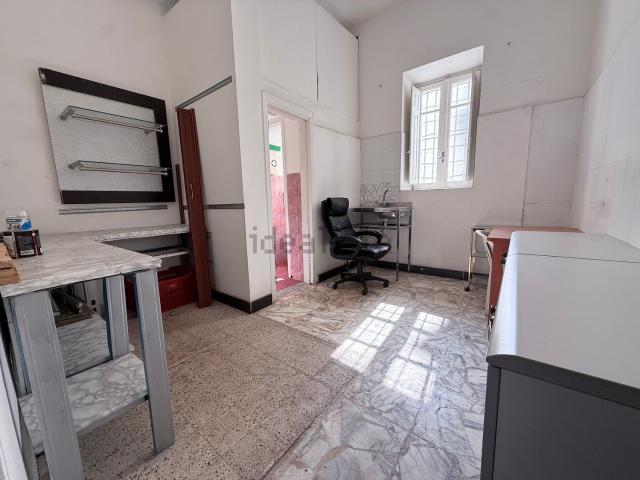 Locale Commerciale in affitto a IV Circoscrizione, Messina