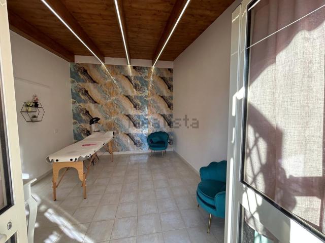 Locale Commerciale in affitto a Quarto, Campania