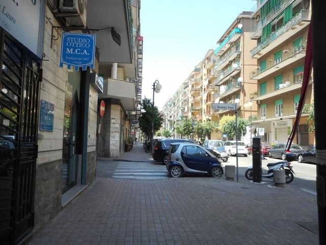 Locale Commerciale in affitto a Salerno, Torrione