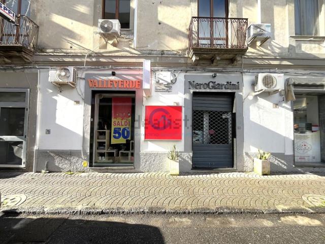 Locale Commerciale in affitto a Calabria, Catanzaro