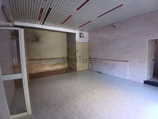 Locale Commerciale in affitto a Mugnano Di Napoli, Campania