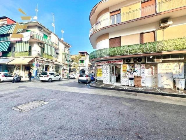 Locale Commerciale in affitto a Municipalità 8, Piscinola