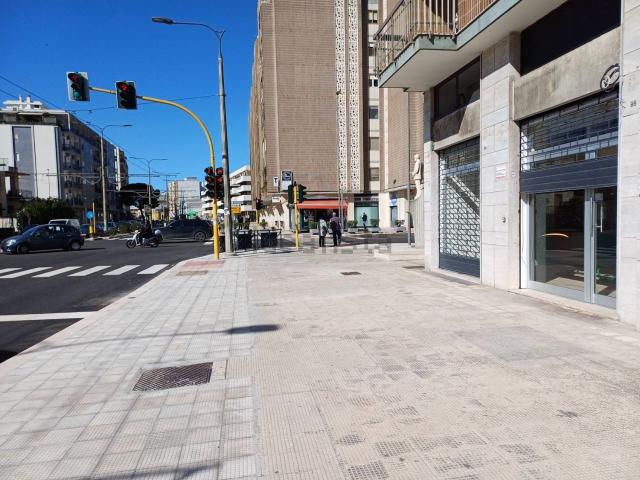 Locale Commerciale in affitto a Puglia, Lecce