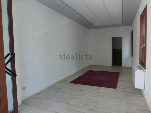 Locale Commerciale in affitto a Santa Maria del Rovere, Treviso