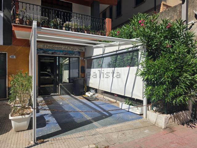 Locale Commerciale in affitto a V Circoscrizione, Messina