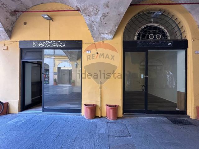 Locale Commerciale in affitto a Reggio Emilia, Duomo