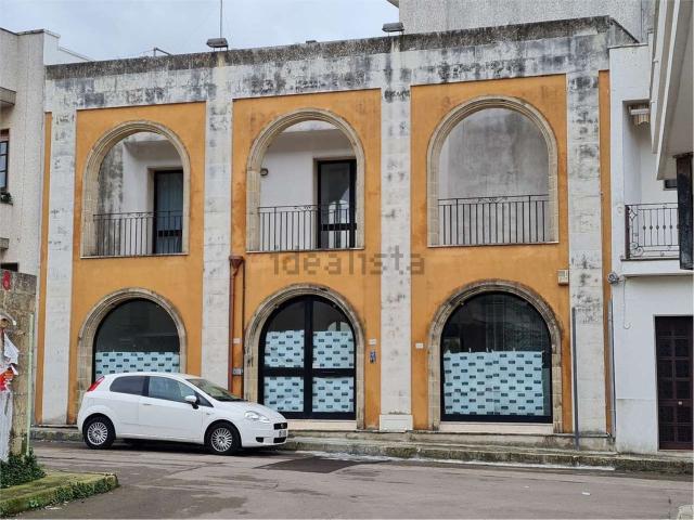 Locale Commerciale in affitto a Puglia, Lecce