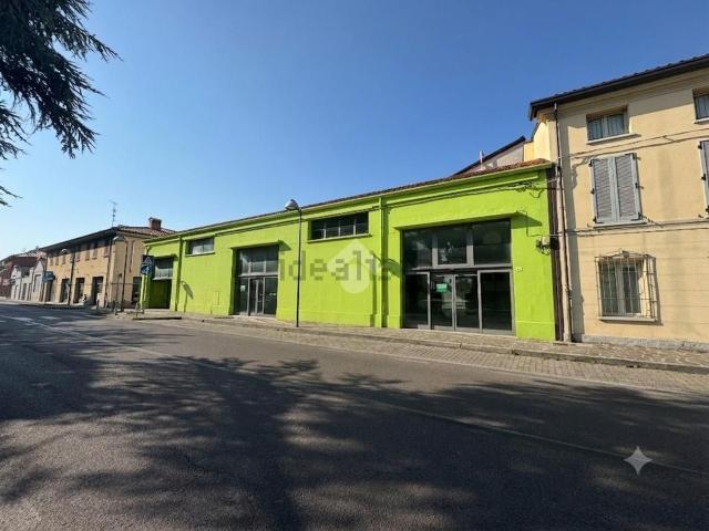 Locale Commerciale in affitto a Unione dei comuni della Bassa Romagna, Lugo