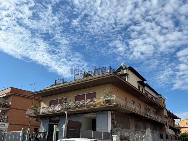 Locale Commerciale in affitto a Municipio Roma VII, Roma Capitale