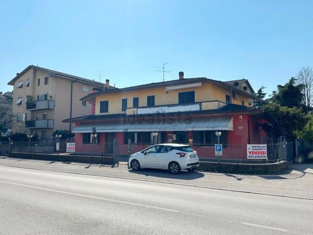 Locale Commerciale in affitto a Palazzina, Brenzone