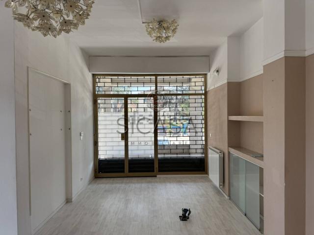 Locale Commerciale in affitto a San Leo Bastia, Umbria