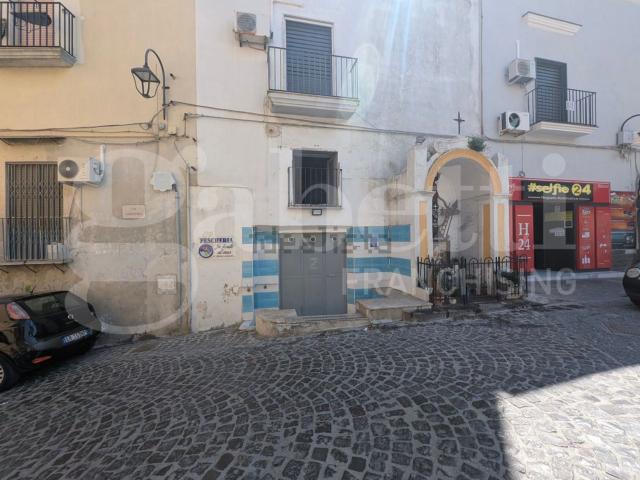 Locale Commerciale in affitto a Bacoli, Campania