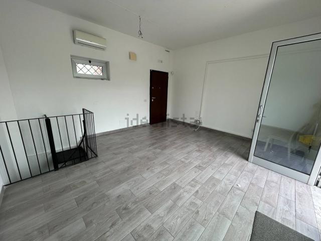 Locale Commerciale in affitto a Camaldoli, Campania