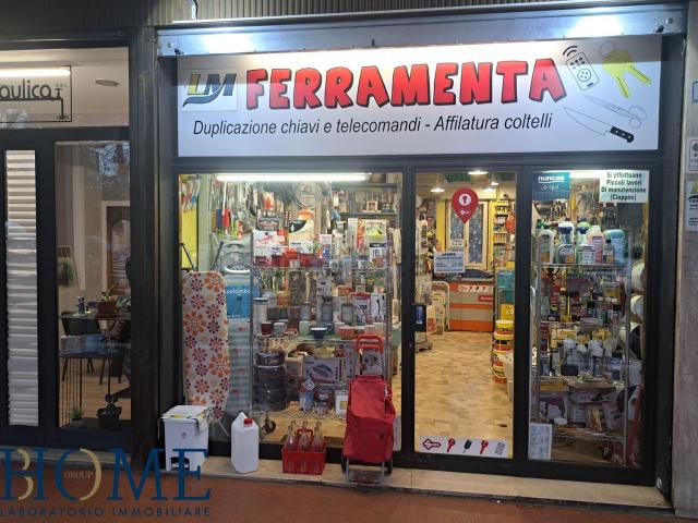 Locale Commerciale in affitto a Santo Stefano, Bologna