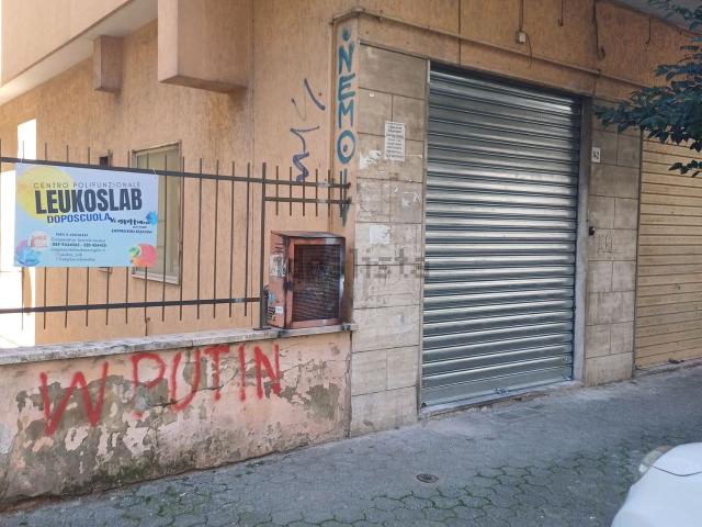 Locale Commerciale in affitto a Salerno, Torrione