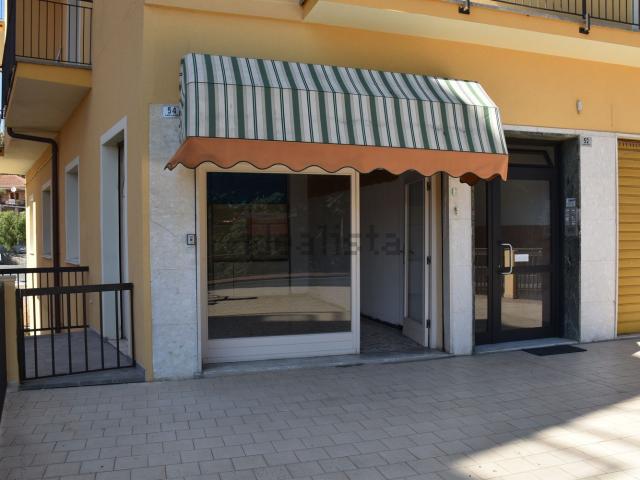 Locale Commerciale in affitto a Caramagnetta, Imperia