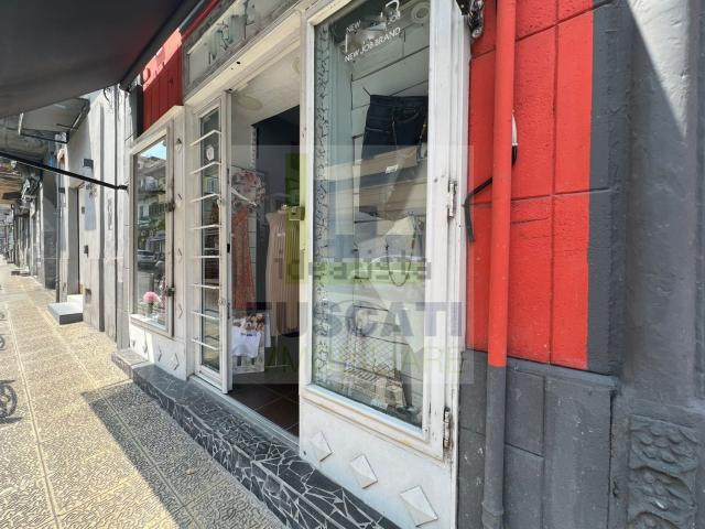 Locale Commerciale in affitto a Mugnano Di Napoli, Campania