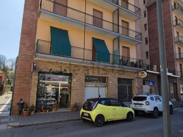 Locale Commerciale in affitto a Piemonte, Alessandria