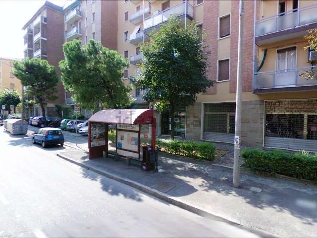 Locale Commerciale in affitto a Porto-Saragozza, Bologna