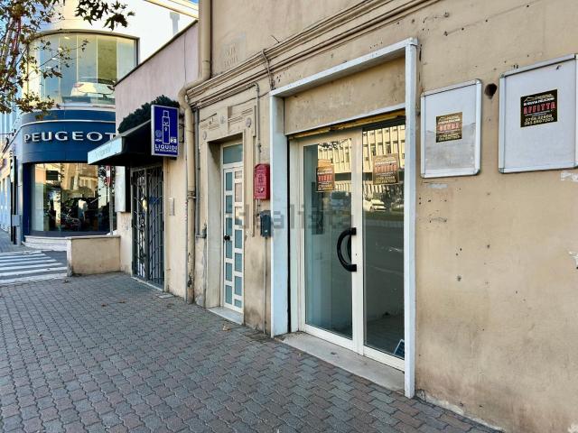 Locale Commerciale in affitto a Borgo Odescalchi, Roma Capitale