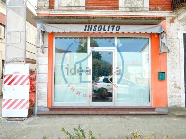 Locale Commerciale in affitto a Merlara, Veneto