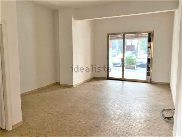 Locale Commerciale in affitto a Soccorso, Prato