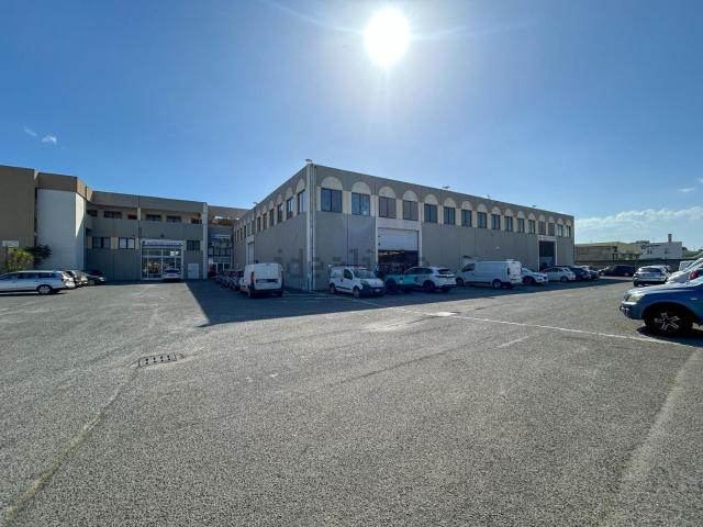 Locale Commerciale in affitto a Sestu, Sardigna/Sardegna