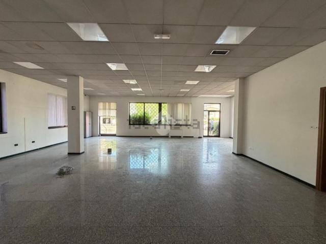 Locale Commerciale in affitto a Resana, Veneto