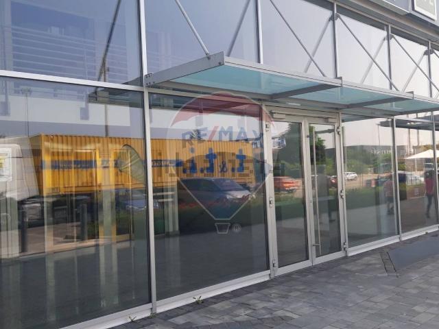 Locale Commerciale in affitto a Busnago, Lombardia