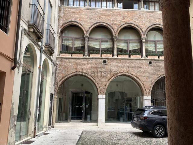 Locale Commerciale in affitto a San Biagio, Vicenza