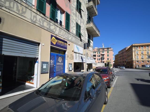 Locale Commerciale in affitto a Ponente, Serra Riccò