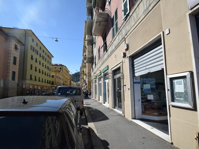 Locale Commerciale in affitto a Ponente, Serra Riccò