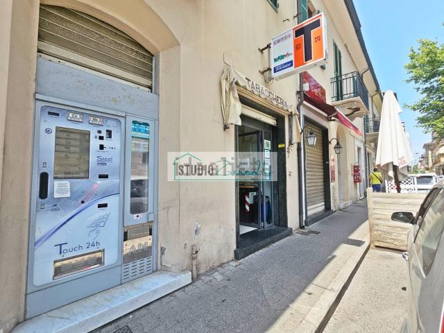 Locale Commerciale in affitto a Viareggio, Toscana