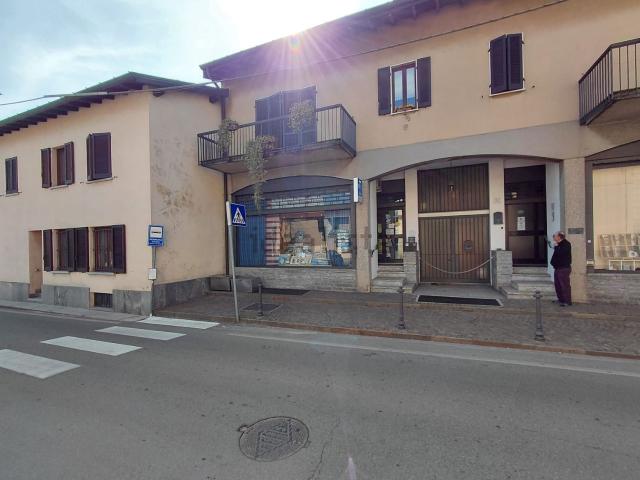 Locale Commerciale in affitto a Comunità Montana Valli del Verbano, Gavirate