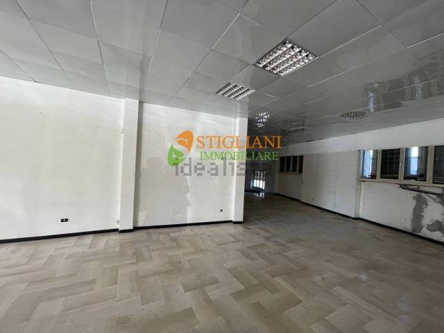Locale Commerciale in affitto a Campobasso, Molise