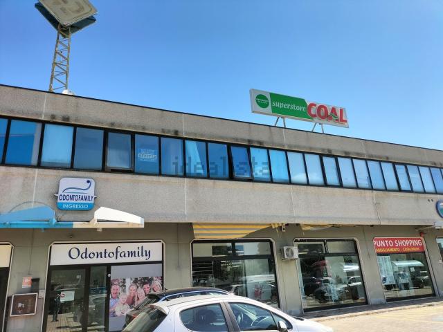 Locale Commerciale in affitto a Treglio, Abruzzo