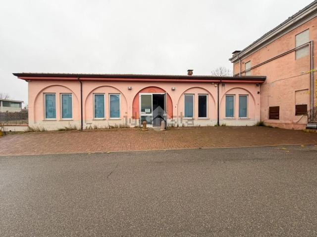Locale Commerciale in affitto a Rivergaro, Reggio Emilia