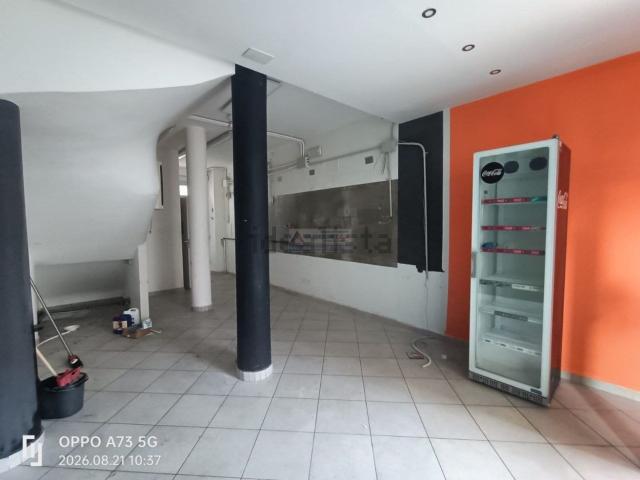Locale Commerciale in affitto a San Marone, Marche