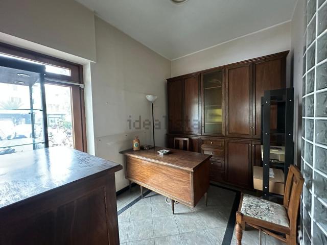 Locale Commerciale in affitto a Bordighera, Liguria