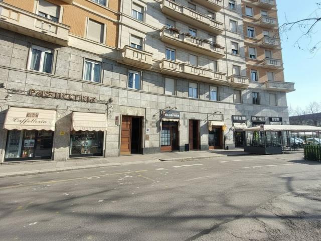 Locale Commerciale in affitto a Circoscrizione 4, Piemonte