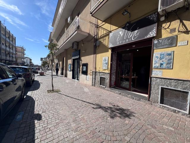 Locale Commerciale in affitto a Sant'anastasia, Campania