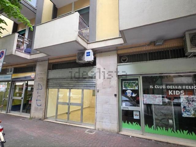 Locale Commerciale in affitto a Pescara, Abruzzo