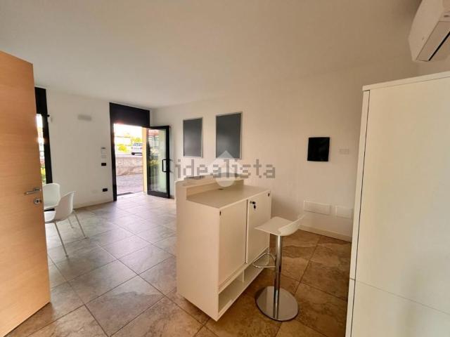 Locale Commerciale in affitto a Trescore Balneario, Lombardia