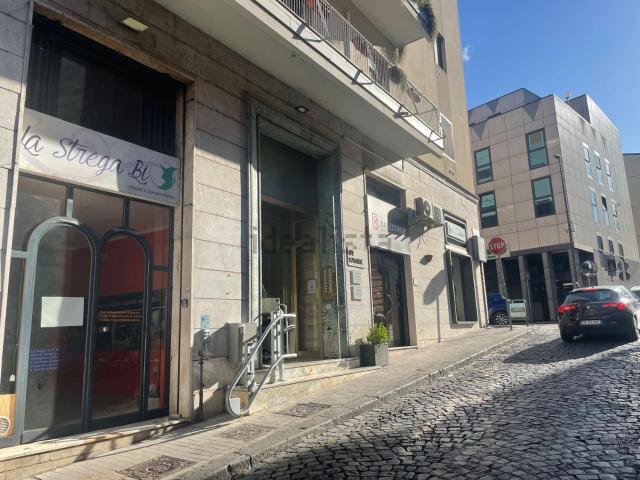 Locale Commerciale in affitto a Benevento, Campania