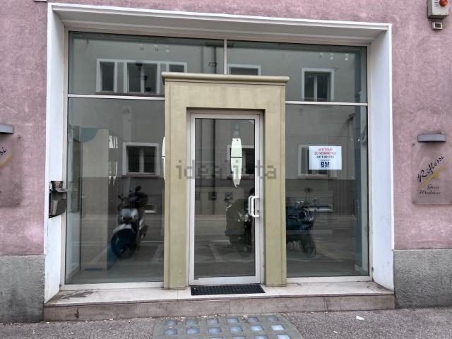 Locale Commerciale in affitto a Europa-Novacella - Europa-Neustift, Bolzano - Bozen