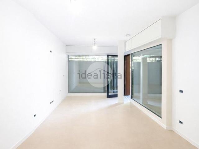 Locale Commerciale in affitto a Scanzorosciate, Lombardia