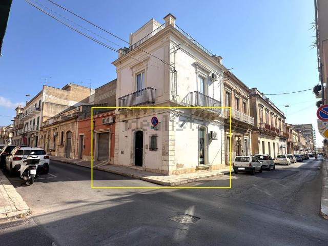 Locale Commerciale in affitto a Avola, Siracusa