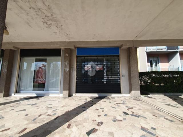 Locale Commerciale in affitto a Zona Ovest, Brescia