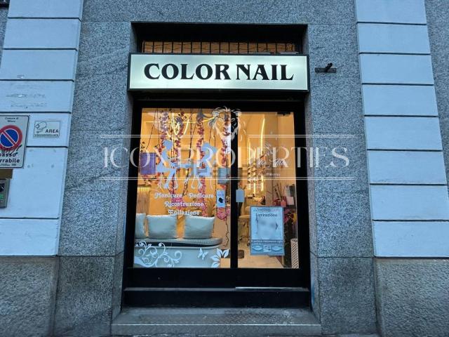Locale Commerciale in affitto a Municipio 6, Milano